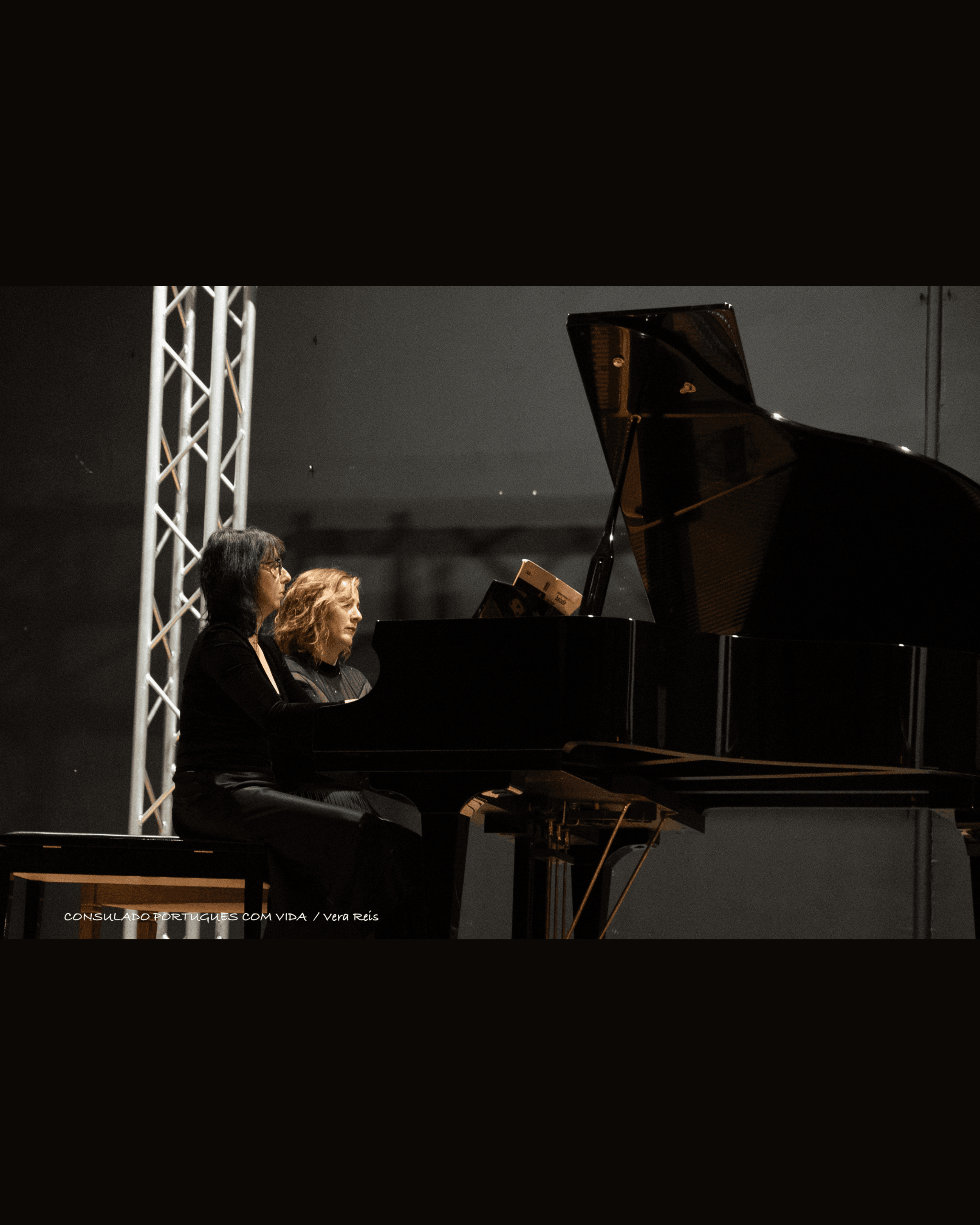 'Sou já do que fui' for piano four hands (USA)